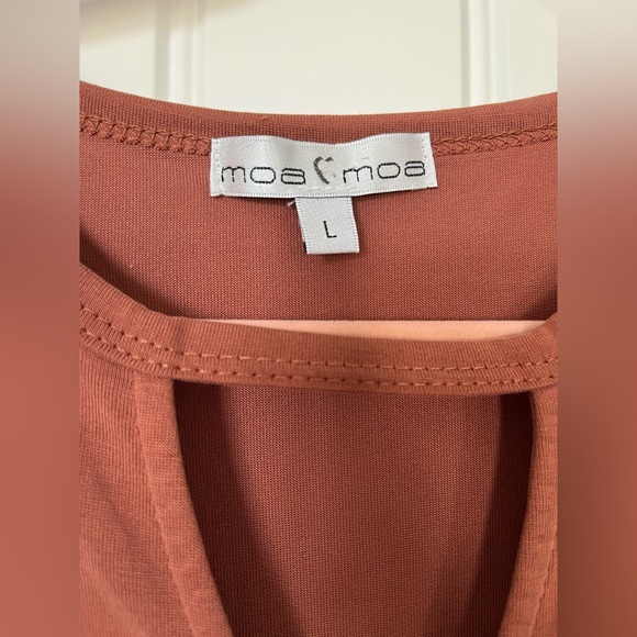 Moa Moa Top Rust Wrap With Cutout Size Large tank sleeveless blouse draped - Picture 2 of 9